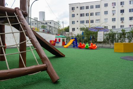 Apartamento para alugar com 46m², 2 quartos e 1 vaga Apartamento para alugar com 46m², 2 quartos e 1 vagaÁrea comum - Playground