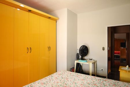 Quarto 1 de casa para alugar com 2 quartos, 180m² em Jardim Santa Maria, São Paulo