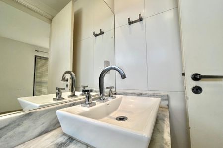 Apartamento à venda com 78m², 2 quartos e 1 vagaBanheiro da Suíte