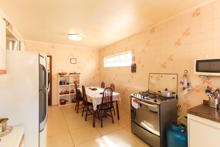 Casa à venda com 234m², 3 quartos e 2 vagas Casa à venda com 234m², 3 quartos e 2 vagasCozinha