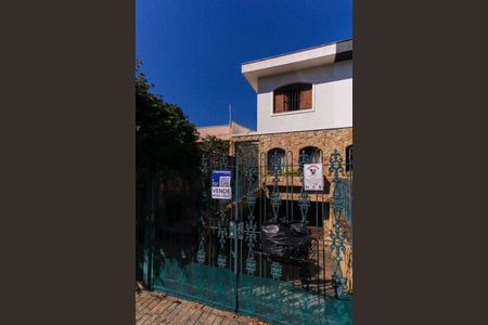 Casa à venda com 234m², 3 quartos e 2 vagas Casa à venda com 234m², 3 quartos e 2 vagasFachada