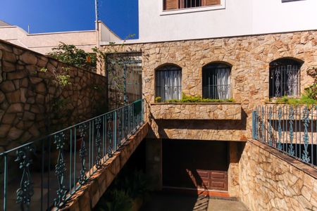 Casa à venda com 234m², 3 quartos e 2 vagas Casa à venda com 234m², 3 quartos e 2 vagasEntrada