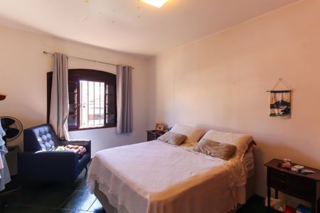 Casa à venda com 234m², 3 quartos e 2 vagas Casa à venda com 234m², 3 quartos e 2 vagasQuarto 2 - Suíte