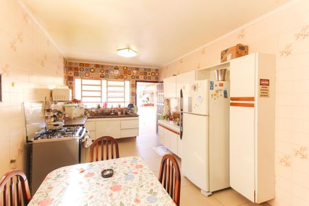 Casa à venda com 234m², 3 quartos e 2 vagas Casa à venda com 234m², 3 quartos e 2 vagasCozinha