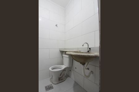 Banheiro de kitnet/studio para alugar com 1 quarto, 35m² em Jardim Leblon, Belo Horizonte