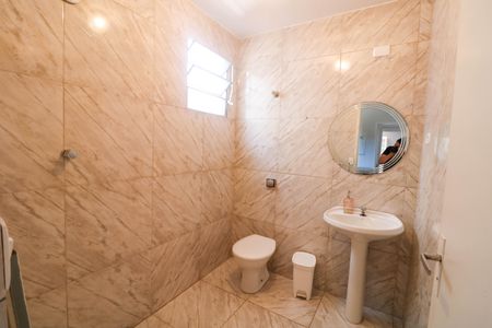 Casa para alugar com 250m², 4 quartos e 1 vaga Casa para alugar com 250m², 4 quartos e 1 vagaBanheiro da Suíte