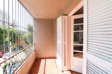 Casa para alugar com 250m², 4 quartos e 1 vaga Casa para alugar com 250m², 4 quartos e 1 vagaVaranda