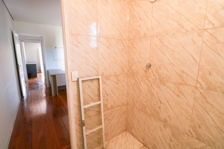 Casa para alugar com 250m², 4 quartos e 1 vaga Casa para alugar com 250m², 4 quartos e 1 vagaBanheiro da Suíte