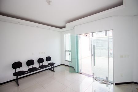 Casa à venda com 153m², 3 quartos e 2 vagasSala