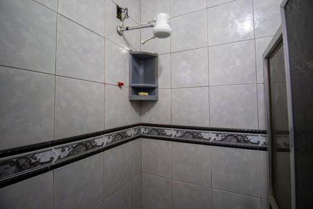 Banheiro de apartamento para alugar com 1 quarto, 53m² em Irajá, Rio de Janeiro