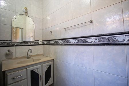 Banheiro de apartamento para alugar com 1 quarto, 53m² em Irajá, Rio de Janeiro