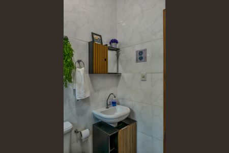 Casa para alugar com 130m², 2 quartos e 2 vagasBanheiro social