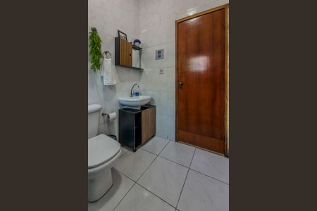 Casa para alugar com 130m², 2 quartos e 2 vagasBanheiro social