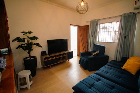 Casa para alugar com 130m², 2 quartos e 2 vagasSala