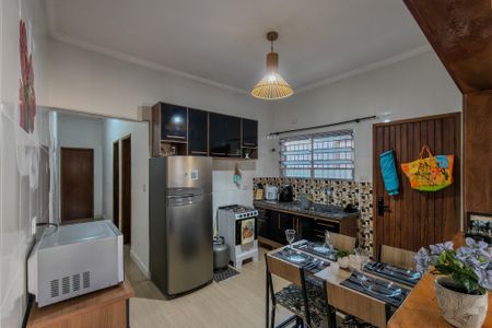 Casa para alugar com 130m², 2 quartos e 2 vagasCozinha 
