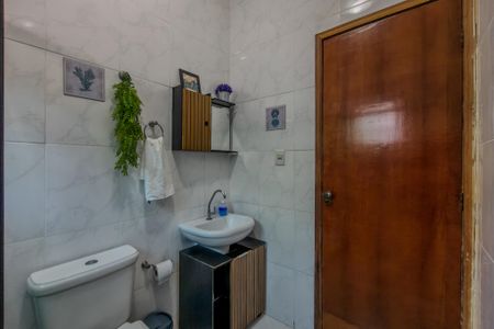 Casa para alugar com 130m², 2 quartos e 2 vagasBanheiro social