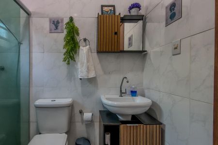 Casa para alugar com 130m², 2 quartos e 2 vagasBanheiro social