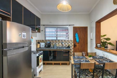 Casa para alugar com 130m², 2 quartos e 2 vagasCozinha 