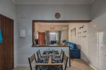 Casa para alugar com 130m², 2 quartos e 2 vagasCozinha 