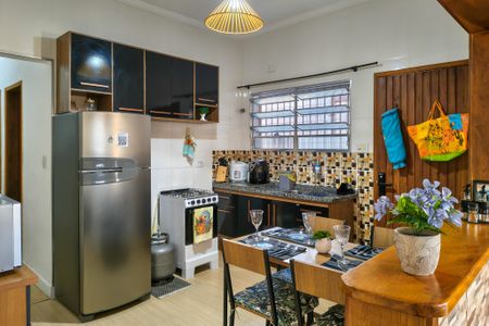 Casa para alugar com 130m², 2 quartos e 2 vagasCozinha 
