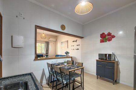 Casa para alugar com 130m², 2 quartos e 2 vagasCozinha 