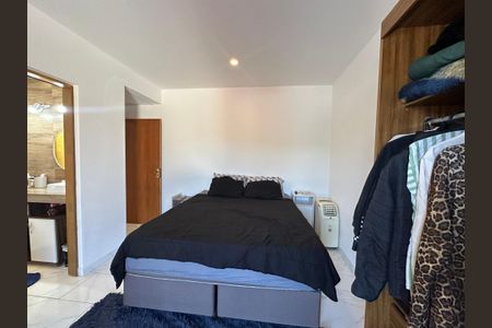 Casa à venda com 200m², 5 quartos e 2 vagasSuíte 2