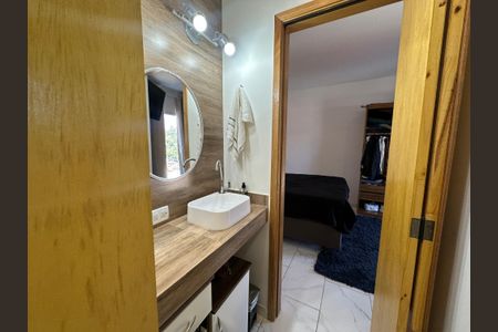 Casa à venda com 200m², 5 quartos e 2 vagasBanheiro da Suíte 1 e 2