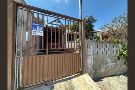 Casa à venda com 200m², 5 quartos e 2 vagasFachada