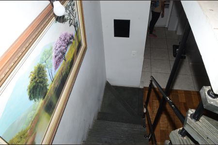 Casa de condomínio à venda com 95m², 3 quartos e 2 vagasEscada