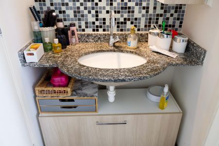 Apartamento à venda com 74m², 3 quartos e 1 vagaBanheiro da Suíte 2