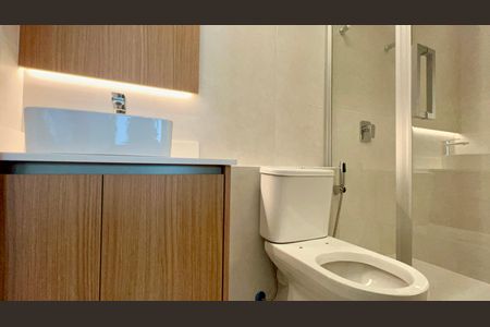 Apartamento à venda com 156m², 3 quartos e 1 vaga Apartamento à venda com 156m², 3 quartos e 1 vagaBanheiro da Suíte 2