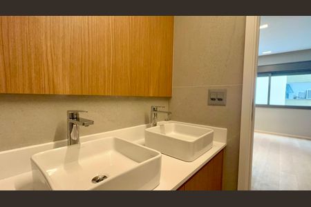 Apartamento à venda com 156m², 3 quartos e 1 vaga Apartamento à venda com 156m², 3 quartos e 1 vagaBanheiro da Suíte 3