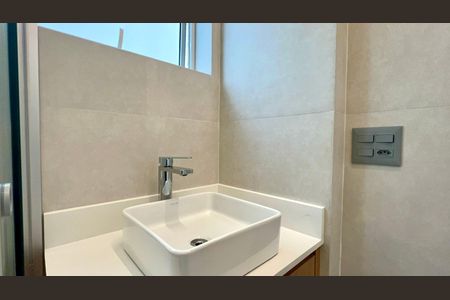 Apartamento à venda com 156m², 3 quartos e 1 vaga Apartamento à venda com 156m², 3 quartos e 1 vagaBanheiro da Suíte 1