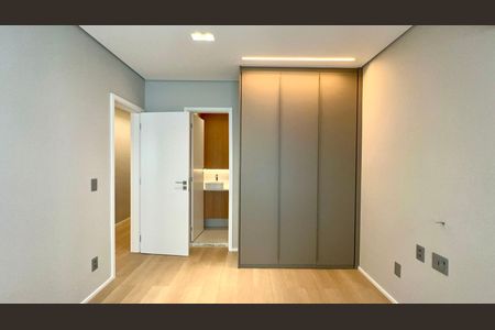 Apartamento à venda com 156m², 3 quartos e 1 vaga Apartamento à venda com 156m², 3 quartos e 1 vagaSuíte 2