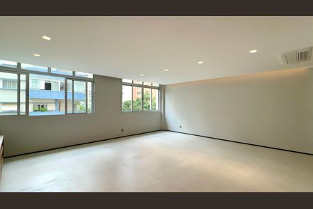 Apartamento à venda com 156m², 3 quartos e 1 vaga Apartamento à venda com 156m², 3 quartos e 1 vagaSala