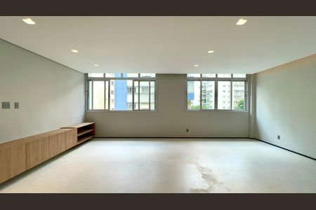 Apartamento à venda com 156m², 3 quartos e 1 vaga Apartamento à venda com 156m², 3 quartos e 1 vagaSala
