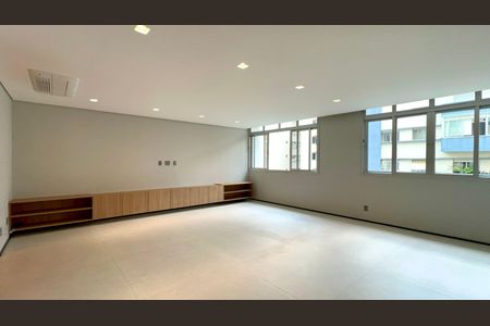 Apartamento à venda com 156m², 3 quartos e 1 vaga Apartamento à venda com 156m², 3 quartos e 1 vagaSala