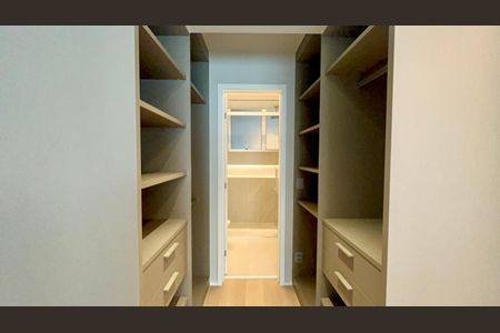 Apartamento à venda com 156m², 3 quartos e 1 vaga Apartamento à venda com 156m², 3 quartos e 1 vagaCloset da suíte 3