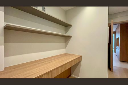 Apartamento à venda com 156m², 3 quartos e 1 vaga Apartamento à venda com 156m², 3 quartos e 1 vagaEscritório