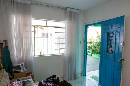 Casa à venda com 100m², 2 quartos e 2 vagasSala