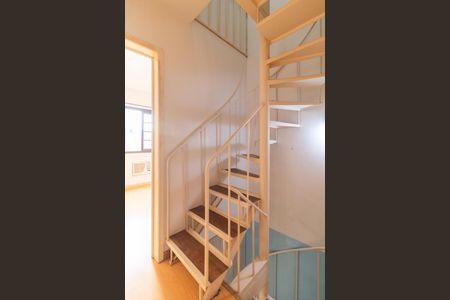 Casa de condomínio à venda com 60m², 3 quartos e 1 vagaEscada