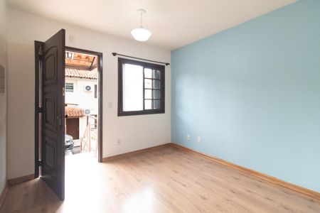 Sala de casa de condomínio à venda com 3 quartos, 60m² em Vila Nova, Porto Alegre