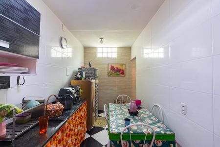 Casa à venda com 180m², 3 quartos e 3 vagasCozinha 