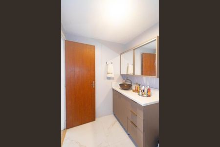 Banheiro 1 de apartamento para alugar com 2 quartos, 90m² em Floresta, Porto Alegre