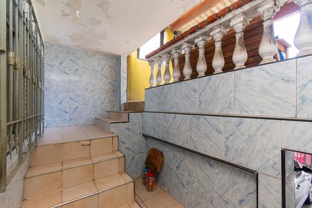 Casa à venda com 200m², 3 quartos e 2 vagasEscada