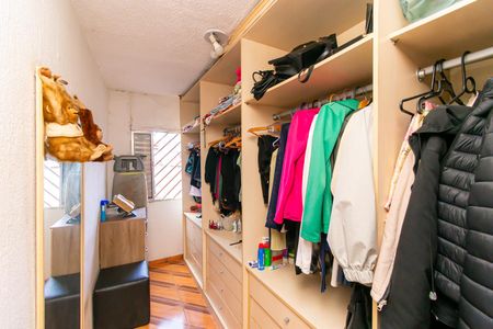 Casa à venda com 200m², 3 quartos e 2 vagasCasa 2- Quarto