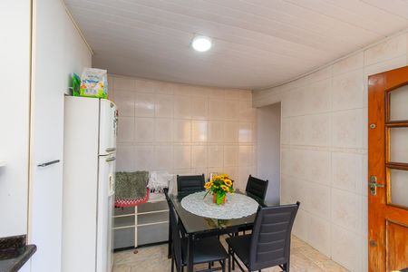 Casa à venda com 200m², 3 quartos e 2 vagasCasa 2- Cozinha