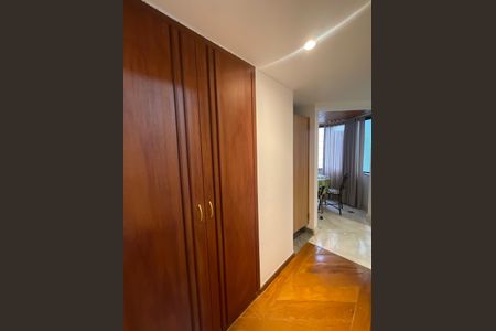 Apartamento à venda com 80m², 3 quartos e 2 vagas Apartamento à venda com 80m², 3 quartos e 2 vagasCorredor e Roupeiro