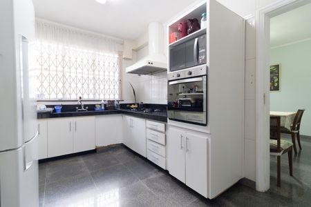 Casa à venda com 308m², 3 quartos e 6 vagasCozinha 