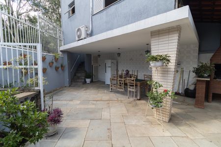 Casa à venda com 308m², 3 quartos e 6 vagasQuintal
